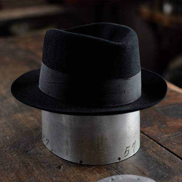Aluminum hat mold (2)