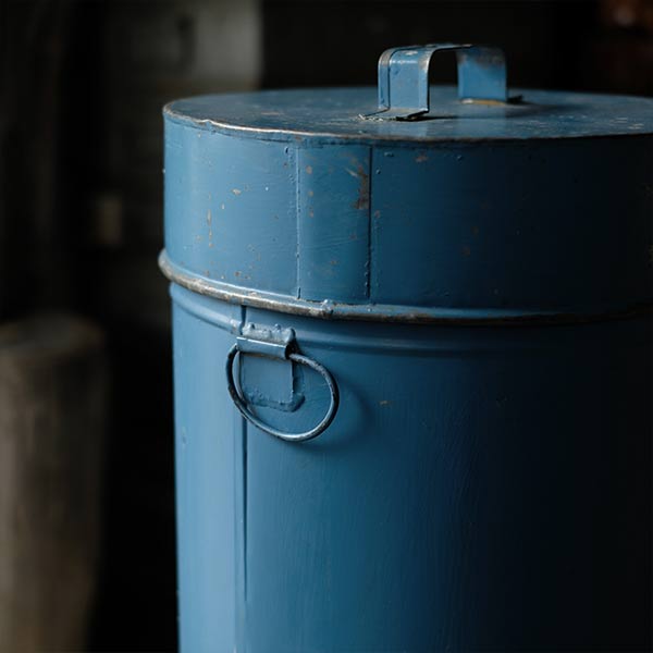 cylindrical tin container
