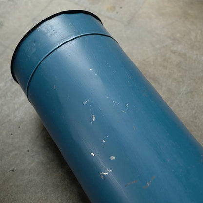 cylindrical tin container