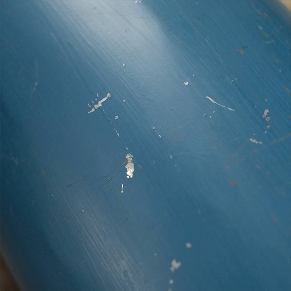 cylindrical tin container
