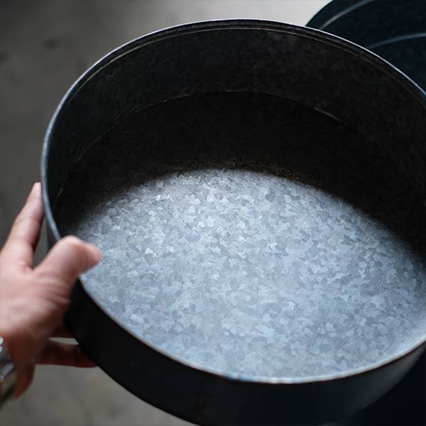 cylindrical tin container