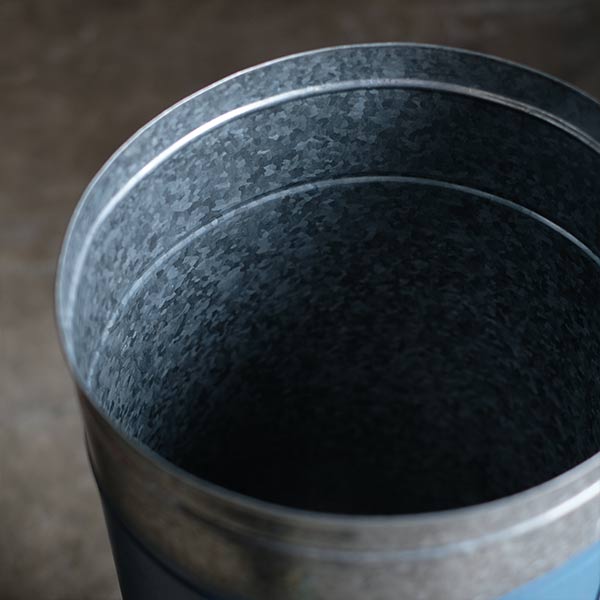 cylindrical tin container