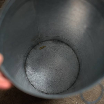cylindrical tin container