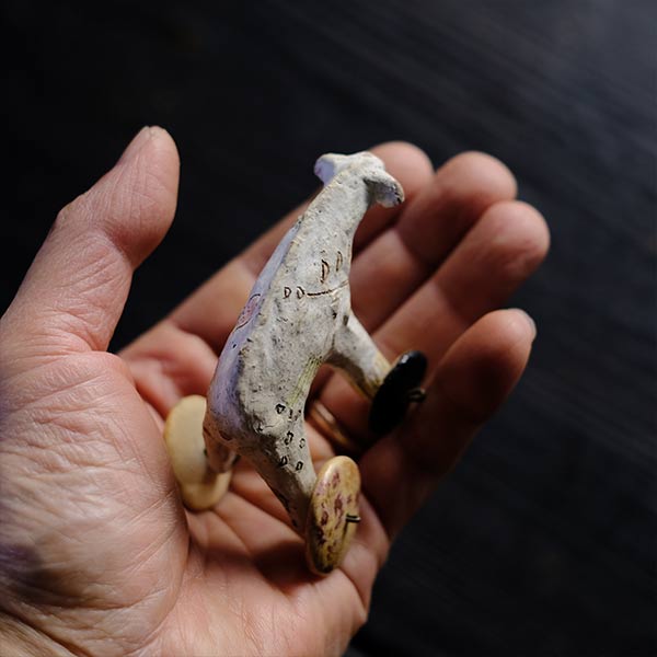 動物のフィギュア 残欠