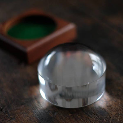 Large dome-shaped tabletop magnifying glass (with base)