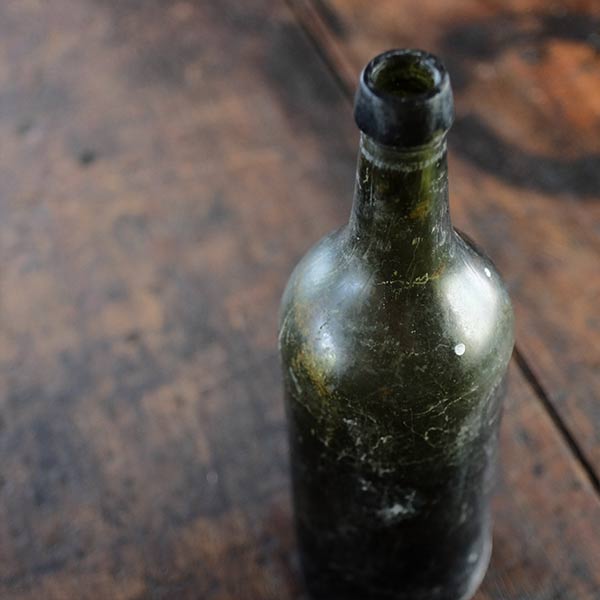 Wine bottles washed up from the sea, 19th century, Netherlands (3)