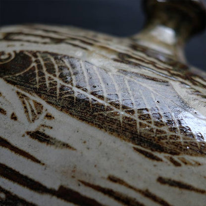 Iron glaze fish pattern flat jar