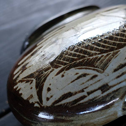 Iron glaze fish pattern flat jar