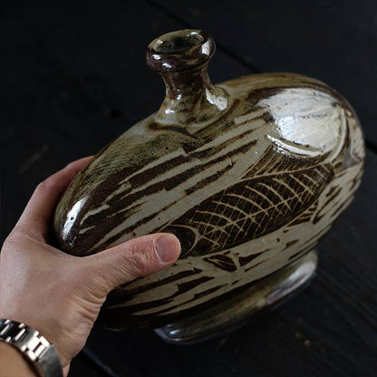 Iron glaze fish pattern flat jar