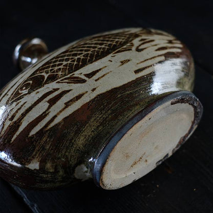 Iron glaze fish pattern flat jar
