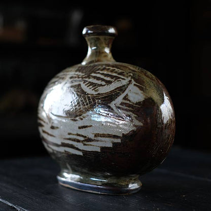 Iron glaze fish pattern flat jar