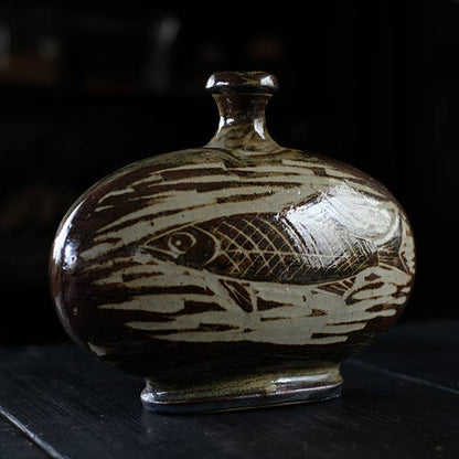 Iron glaze fish pattern flat jar