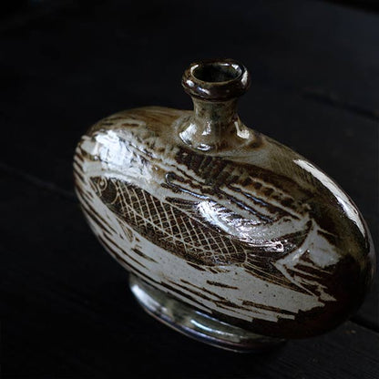 Iron glaze fish pattern flat jar