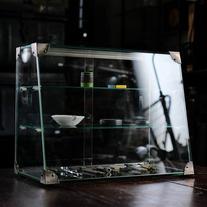 Glass showcase