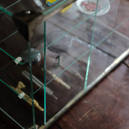 Glass showcase