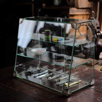 Glass showcase