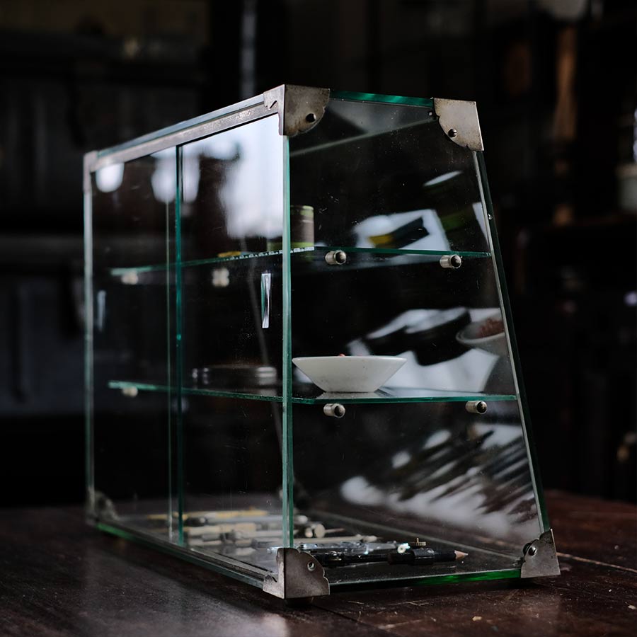 Glass showcase