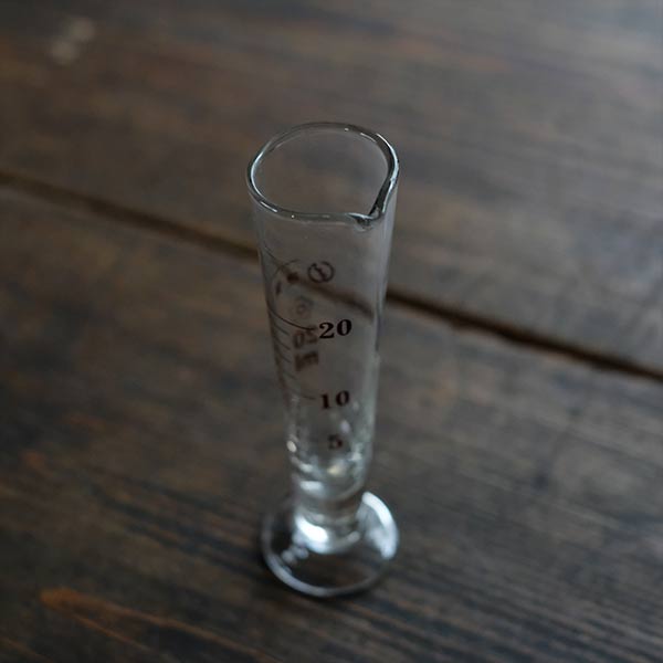 小さなメスシリンダー 20ml