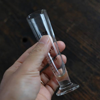 小さなメスシリンダー 20ml