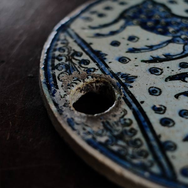 蜂の巣の蓋に使われていた陶板