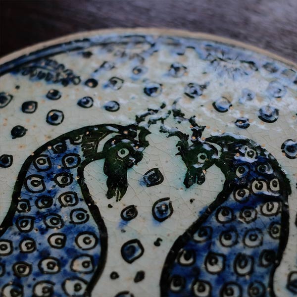 蜂の巣の蓋に使われていた陶板