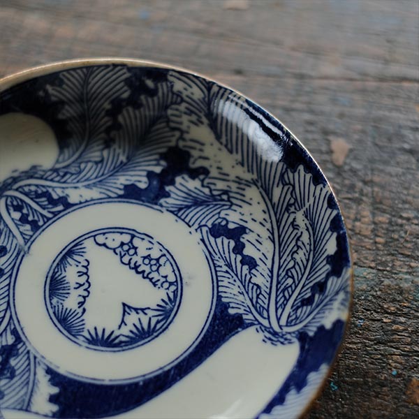 Two-pronged radish and turnip print small plate