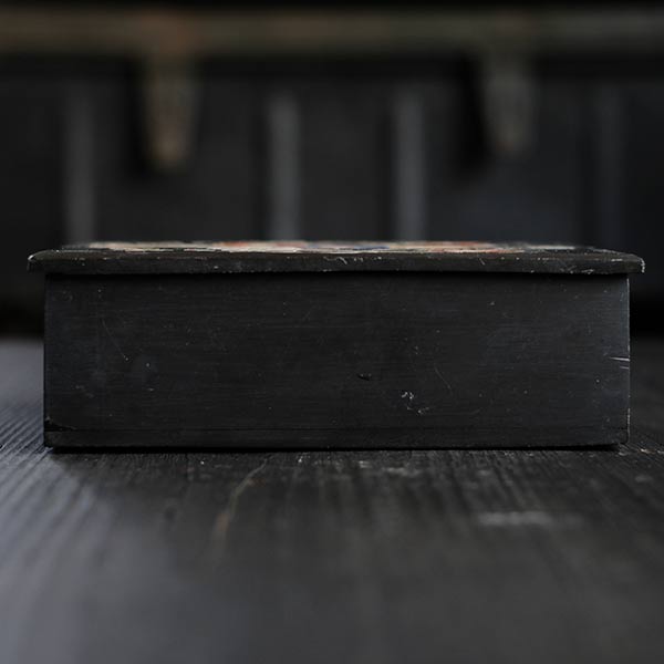 Stone inlaid trinket box