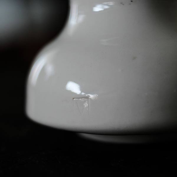 Victor Insulators Co. 磁器製の碍子（ガイシ）