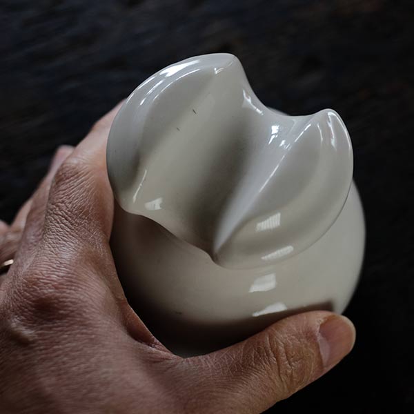 Victor Insulators Co. 磁器製の碍子（ガイシ）
