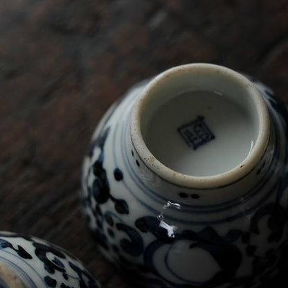 染付けの小ぶりな湯呑み（向付）