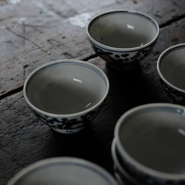 染付けの小ぶりな湯呑み（向付）