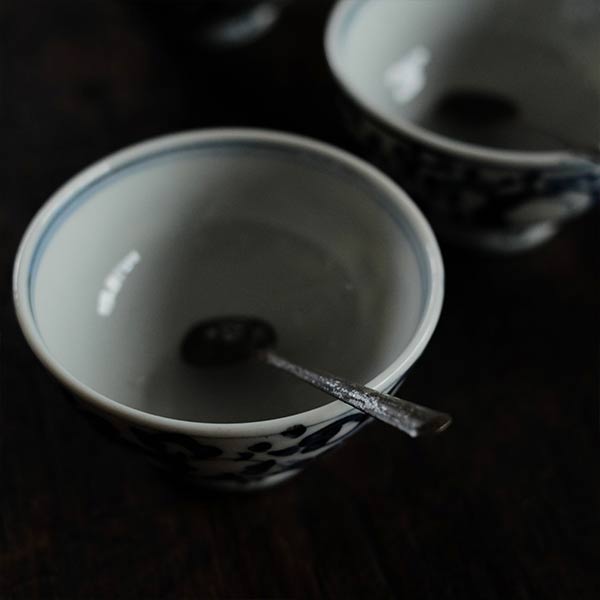 染付けの小ぶりな湯呑み（向付）