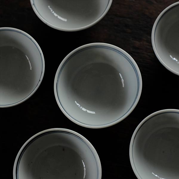 染付けの小ぶりな湯呑み（向付）