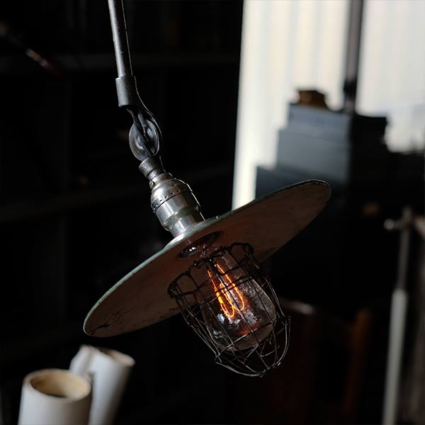 OCWhite Clamp-Based Desk Lamp