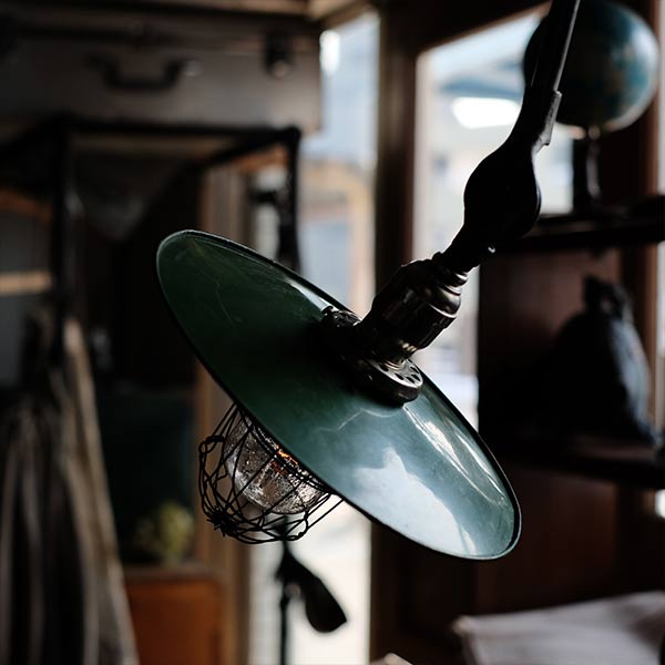 OCWhite Clamp-Based Desk Lamp