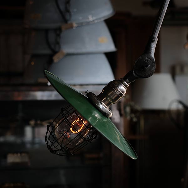 OCWhite Clamp-Based Desk Lamp