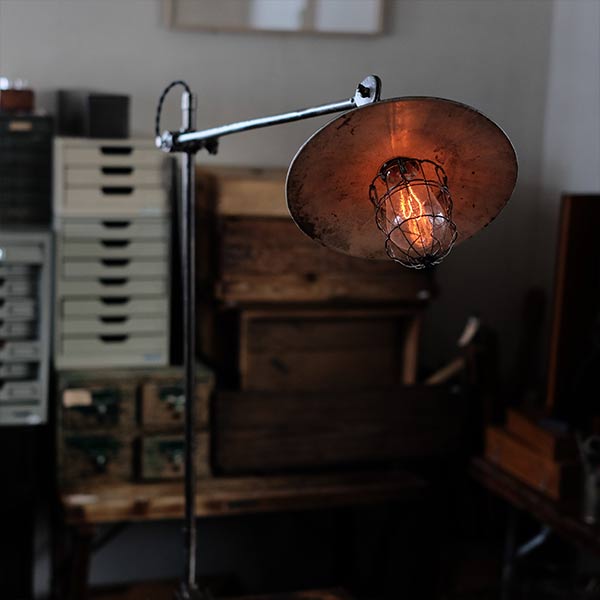 OCWhite Clamp-Based Desk Lamp