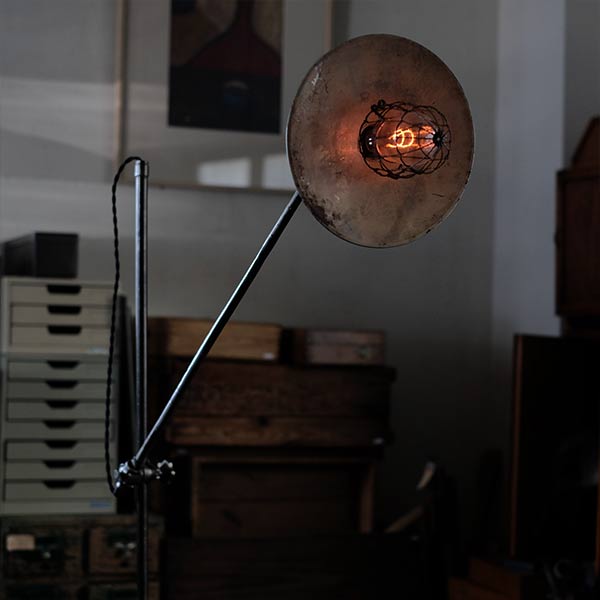 OCWhite Clamp-Based Desk Lamp