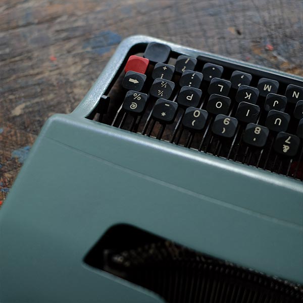 OLIVETTI Lettera 32 タイプライター