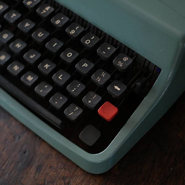 OLIVETTI Lettera 32 Typewriter, Ink Ribbon Replaced, Part of Defective Condition
