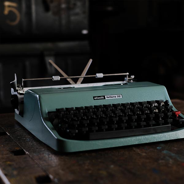 OLIVETTI Lettera 32 タイプライター