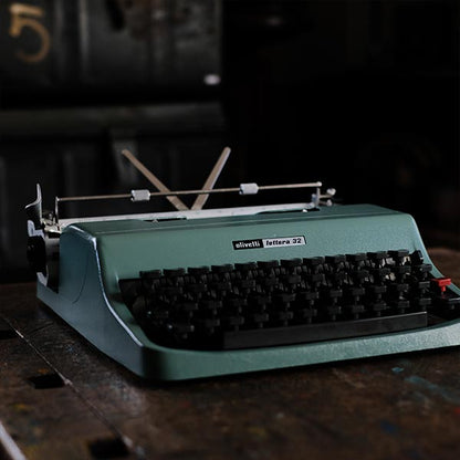 OLIVETTI Lettera 32 タイプライター