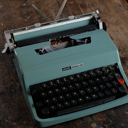 OLIVETTI Lettera 32 タイプライター