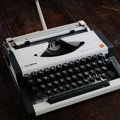 OLYMPIA Traveller de Luxe S タイプライター