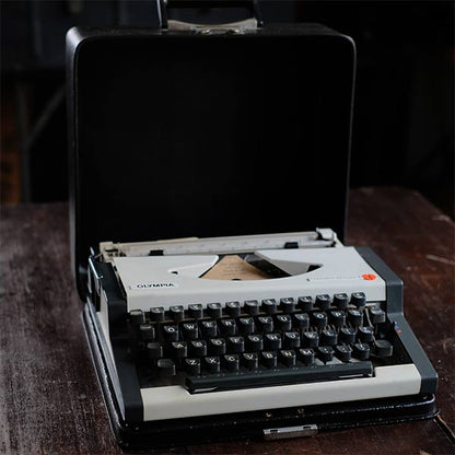 OLYMPIA Traveller de Luxe S タイプライター