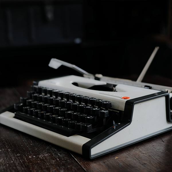 OLYMPIA Traveller de Luxe S タイプライター