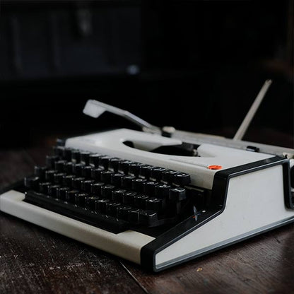 OLYMPIA Traveller de Luxe S タイプライター
