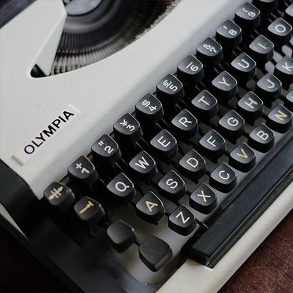 OLYMPIA Traveller de Luxe S タイプライター