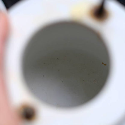 分厚い磁器製のコンテナ M