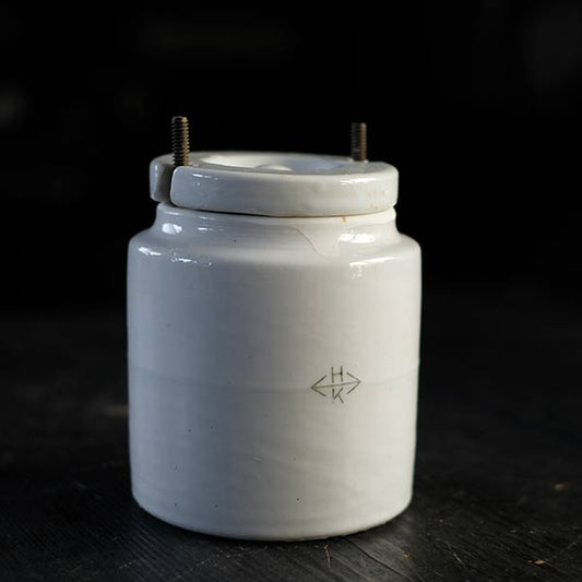 分厚い磁器製のコンテナ S
